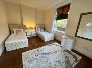 3 Bed - Sleeps 7 - Free Parking - Central Location