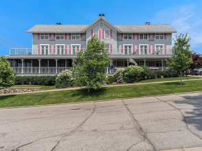 Harbor House Inn