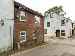 Beautiful 2-bed House in Egremont Milo's Place