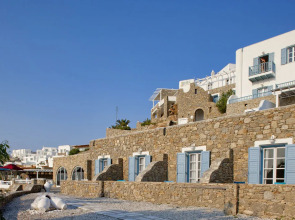 Kouros Hotel & Suites