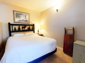 Mammoth Estates Condo - Free Parking & Pet Friendly