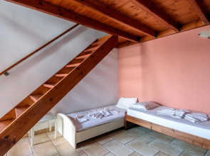 Apartment4 50 metres from THE Sea 'NEW LISTING'