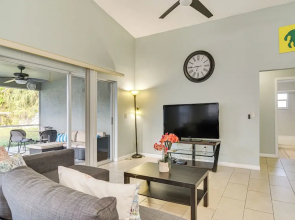 3 Mi to Clearwater Beach: Home w/ Patio & Grill!