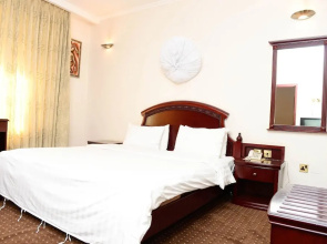 Room in Apartment - You Will Relax With the Amenities Offered by This Standard Suite