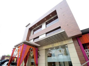 Hotel Grand M Lajjo By OYO Rooms