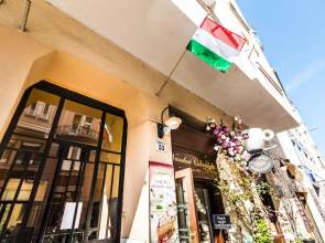 J&M Flat close to Budapest WHALE