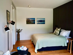 Pisa House Lakefront Boutique B&B