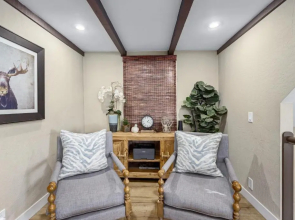 Spectacular Lake View, Luxe 3 Level Home, 1750 sqft, AC, Dogs, Walk to Village