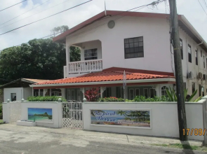 Tropical Breeze Guesthouse and Furnished Apartments