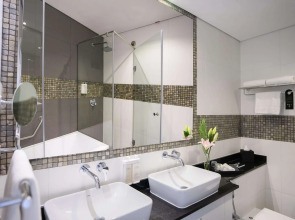 Отель The First Collection Dubai Marina