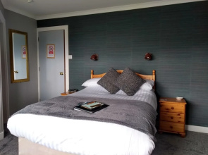 Braeburn Guest House / B&B