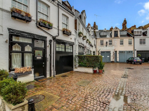 Pont Street Mews Townhouse