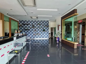 Grand Eastern Hotel Sdn Bhd ( 877519-A )