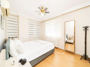 Central Flat Near Shore in Muratpasa With Terrace