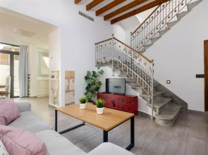 YourHouse Can Jordi, air conditioned holiday house with private pool