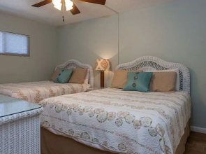 Gulf Shore Condo #303 - 1 Br condo by RedAwning