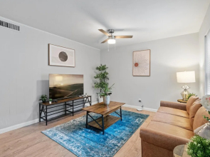 Stylish 2BR Near UT Highland Evonify