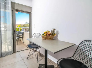 Hillside Studios & Apartments