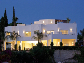 Exquisite Villa Near Beach - Heated Pool