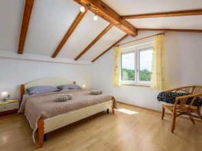 Amazing Home in Porec With Wifi and 2 Bedrooms