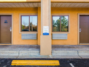 Econo Lodge Atlanta Airport East