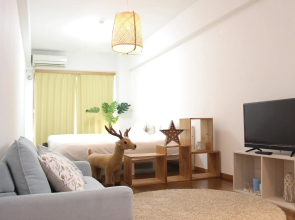Tipy Records Inn Room