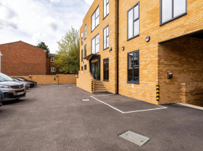 Amazing 1-Bed Apartment