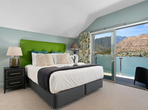 Lake Front 3-Bedroom Apartment With Lake Access