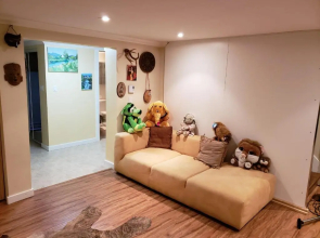 Surrey chic 2 bdrm basement unit