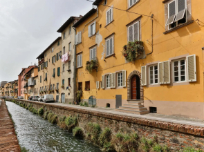 Casa Janca in Lucca With 1 Bedrooms and 2 Bathrooms