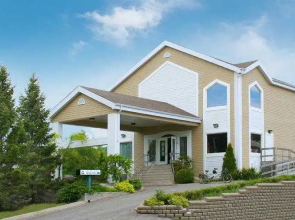 Au Pied Du Mont Sainte Anne Condos