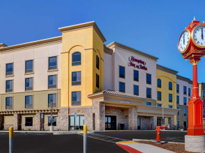 Hampton Inn & Suites Marina