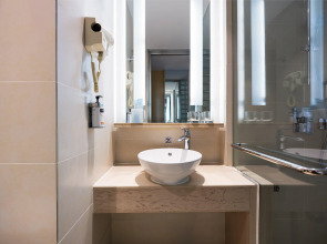 Holiday Inn Express Zhengzhou Airport by IHG