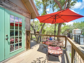 Snuggle Inn' Wimberley Cabin w/Fire Pit+Deck