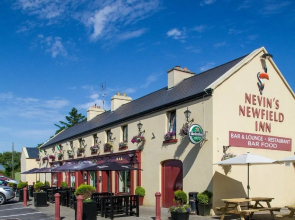 Nevins Newfield Inn