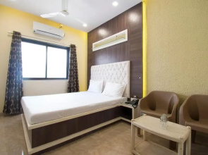 Aasra Lodge by OYO Rooms