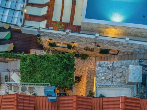 Amazing Home in Makarska with Hot Tub, Sauna & WiFi