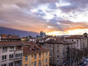 Cosy Top Floor Studio on Patriarh Evtimiy Blvd
