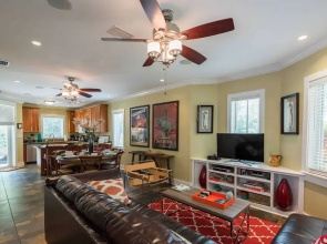 Ecco Domani by Avantstay Gorgeous Home w/ Pool, Balcony in Great Location Month Long Stays Only