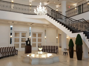 Kashaneh At Meridian (2 Br)