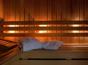 Majestic City Retreat Hotel