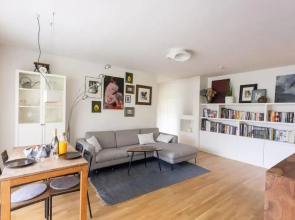 Dream Apartment - central and quiet with AC and free parking garage