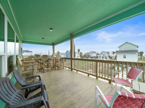 Sunny Beach House by Ryson Vacation Rentals