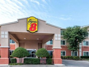 Super 8 by Wyndham Fort Worth North