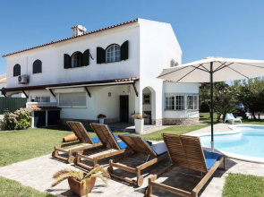Sesimbra Stylish Villa by Homing