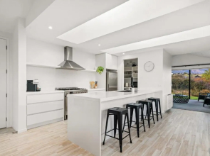 Pavilion Point - Jacks Point Holiday Home