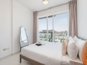 Modern 1-bed With Scenic Golf Course View