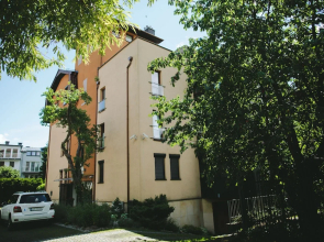 Blue Buddy - Terrace under the Tree