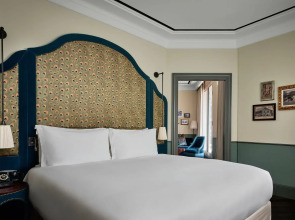 Maxwell Reserve Singapore, Autograph Collection