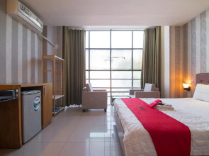 RedDoorz Near Tan Dinh Market 3